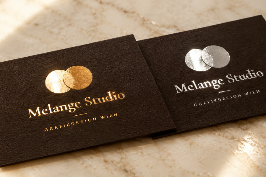 Visitenkarten mit Heißfolienprägung in Gold und Silber